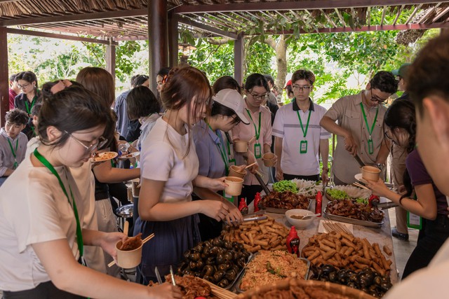 Viện Doanh Nhân Đương Đại LQT: Hành trình trải nghiệm thú vị của Sinh viên LQT- Ảnh 4. Viện Doanh Nhân Đương Đại LQT: Hành trình trải nghiệm thú vị của Sinh viên LQT- Ảnh 4.