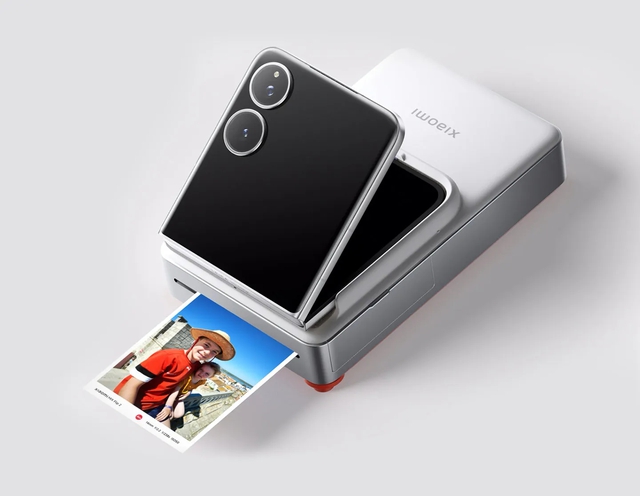 Xiaomi Mix Flip 2 có phụ kiện chụp ảnh siêu cồng kềnh nhưng Gen Z chắc sẽ thích- Ảnh 4. Xiaomi Mix Flip 2 có phụ kiện chụp ảnh siêu cồng kềnh nhưng Gen Z chắc sẽ thích- Ảnh 4.