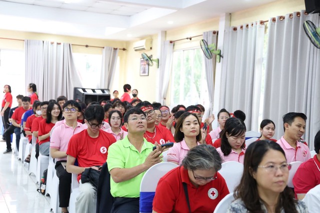 “Giọt hồng từ thành phố mang tên Bác” – Lan tỏa nghĩa cử cao đẹp trong Hành trình Đỏ lần thứ XIII- Ảnh 3. “Giọt hồng từ thành phố mang tên Bác” – Lan tỏa nghĩa cử cao đẹp trong Hành trình Đỏ lần thứ XIII- Ảnh 3.