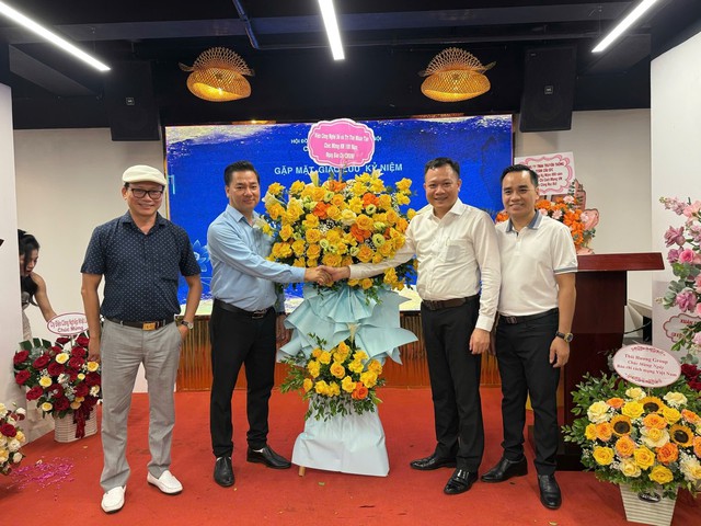 Hội đồng hương Yên Bái tại Hà Nội công bố thành lập Câu lạc bộ Báo chí Yên Bái- Ảnh 4. Hội đồng hương Yên Bái tại Hà Nội công bố thành lập Câu lạc bộ Báo chí Yên Bái- Ảnh 4.