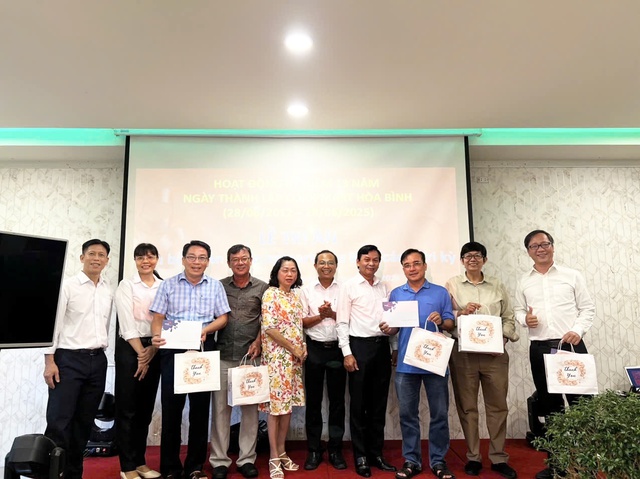 Co.opmart Hòa Bình tri ân khách hàng và cán bộ quản lý nhân dịp 13 năm thành lập- Ảnh 2. Co.opmart Hòa Bình tri ân khách hàng và cán bộ quản lý nhân dịp 13 năm thành lập- Ảnh 2.