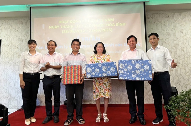Co.opmart Hòa Bình tri ân khách hàng và cán bộ quản lý nhân dịp 13 năm thành lập- Ảnh 4. Co.opmart Hòa Bình tri ân khách hàng và cán bộ quản lý nhân dịp 13 năm thành lập- Ảnh 4.