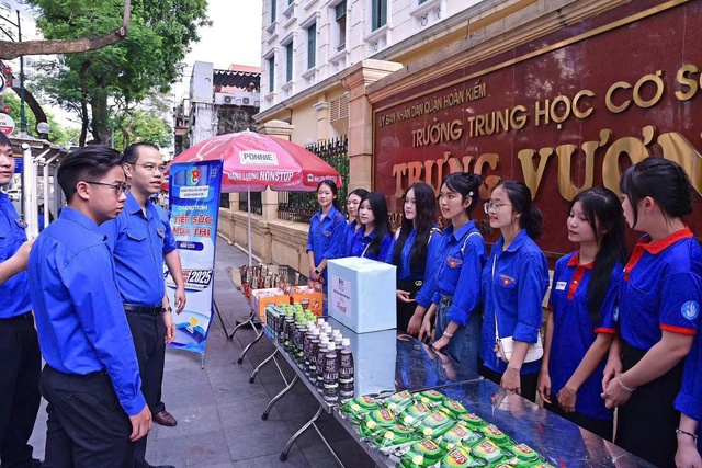 Tiếp sức mùa thi 2025 ứng dụng công nghệ, lan tỏa tinh thần tình nguyện- Ảnh 1. Tiếp sức mùa thi 2025 ứng dụng công nghệ, lan tỏa tinh thần tình nguyện- Ảnh 1.