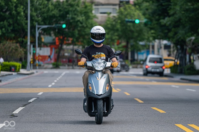 Duke 125 mẫu xe tay ga tiết kiệm xăng hơn Honda Vision, cốp rộng hơn cả Honda Lead!- Ảnh 7.