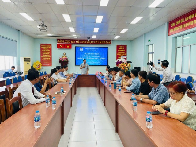 Người thầy thuốc gần dân BS.CKII Trần Thanh Sang trở thành Giám đốc Trung tâm Y tế Tp. Thủ Đức- Ảnh 4. Người thầy thuốc gần dân BS.CKII Trần Thanh Sang trở thành Giám đốc Trung tâm Y tế Tp. Thủ Đức- Ảnh 4.