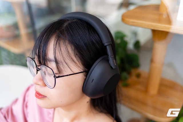 Trải nghiệm nhanh Sony WH-1000XM6: Chống ồn đỉnh, chất âm hay, đeo “sướng” tai nhưng vẫn có điểm cần chú ý- Ảnh 8. Trải nghiệm nhanh Sony WH-1000XM6: Chống ồn đỉnh, chất âm hay, đeo “sướng” tai nhưng vẫn có điểm cần chú ý- Ảnh 8.