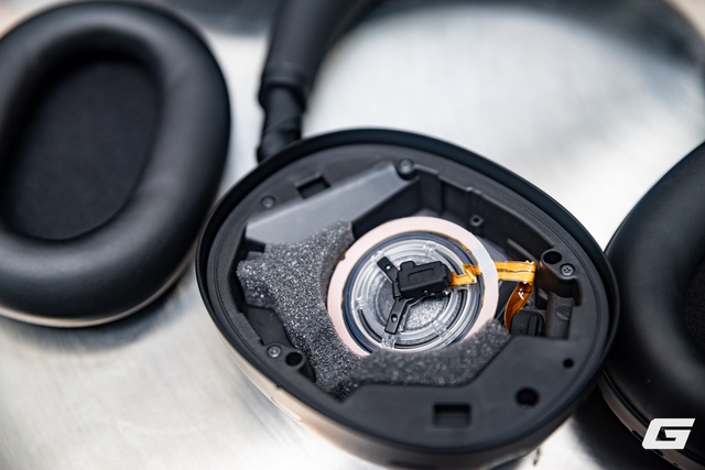 Trải nghiệm nhanh Sony WH-1000XM6: Chống ồn đỉnh, chất âm hay, đeo “sướng” tai nhưng vẫn có điểm cần chú ý- Ảnh 18. Trải nghiệm nhanh Sony WH-1000XM6: Chống ồn đỉnh, chất âm hay, đeo “sướng” tai nhưng vẫn có điểm cần chú ý- Ảnh 18.