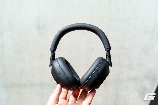 Trải nghiệm nhanh Sony WH-1000XM6: Chống ồn đỉnh, chất âm hay, đeo “sướng” tai nhưng vẫn có điểm cần chú ý- Ảnh 1. Trải nghiệm nhanh Sony WH-1000XM6: Chống ồn đỉnh, chất âm hay, đeo “sướng” tai nhưng vẫn có điểm cần chú ý- Ảnh 1.