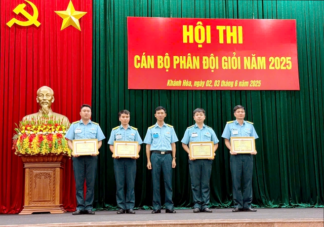 Sư đoàn 377 tổ chức Hội thi cán bộ phân đội giỏi năm 2025- Ảnh 1. Sư đoàn 377 tổ chức Hội thi cán bộ phân đội giỏi năm 2025- Ảnh 1.
