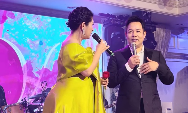 Nữ ca sĩ 44 tuổi bầu gần đẻ: "Nếu không đến với người đó, tôi tiếc nuối vô cùng"- Ảnh 3. Nữ ca sĩ 44 tuổi bầu gần đẻ: "Nếu không đến với người đó, tôi tiếc nuối vô cùng"- Ảnh 3.