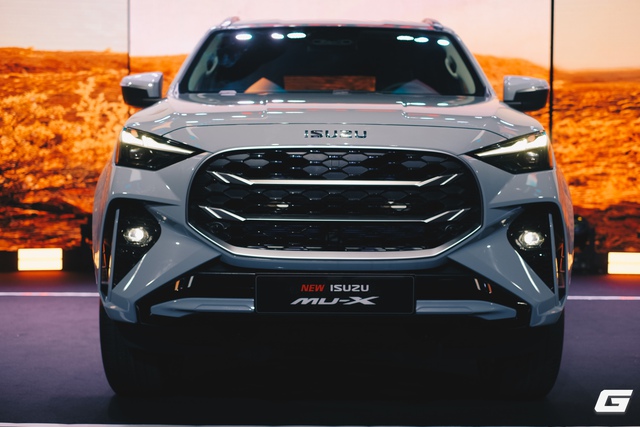 ISUZU ra mắt mu-X 2025 tại Việt Nam với nhiều nâng cấp, giá từ 928 triệu đồng- Ảnh 2. ISUZU ra mắt hi88.com - hi88.win tại Việt Nam với nhiều nâng cấp, giá từ 928 triệu đồng- Ảnh 2.