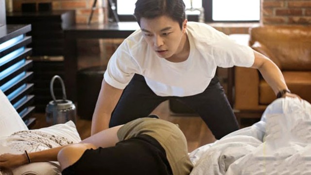 Thấy vết máu trên sàn nhà, tôi hoảng hốt lao vào rồi cười chảy nước mắt với hành động của cô vợ trẻ- Ảnh 1. Thấy vết máu trên sàn nhà, tôi hoảng hốt lao vào rồi cười chảy nước mắt với hành động của cô vợ trẻ- Ảnh 1.