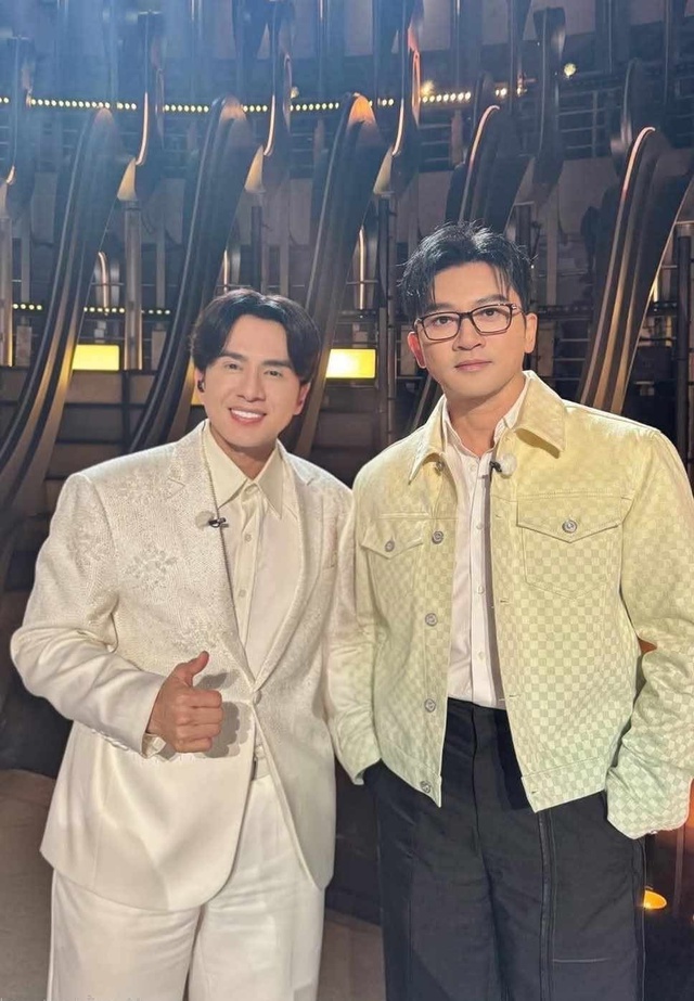Đan Trường nói 1 câu khiến Tô Hữu Bằng “điếng người”, song ca Biệt Khúc Chờ Nhau mang cả bầu trời tuổi thơ ùa về!- Ảnh 6. Đan Trường nói 1 câu khiến Tô Hữu Bằng “điếng người”, song ca Biệt Khúc Chờ Nhau mang cả bầu trời tuổi thơ ùa về!- Ảnh 6.