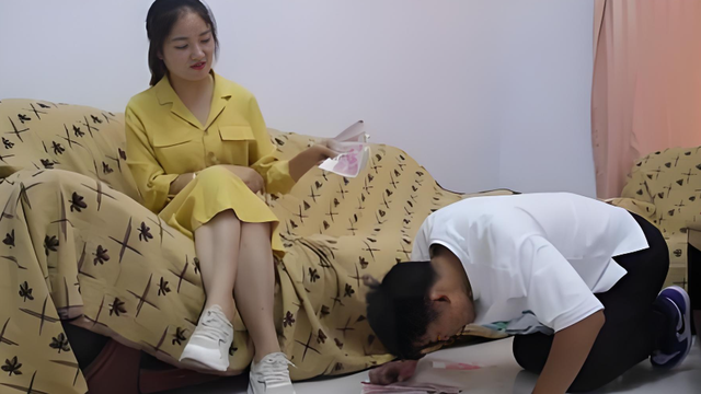 Sau 2 năm bỏ đi, đột nhiên chồng trở về quỳ gối trước mặt tôi, tôi nghiêng đầu hỏi một câu mà khiến anh bật khóc- Ảnh 1. Sau 2 năm bỏ đi, đột nhiên chồng trở về quỳ gối trước mặt tôi, tôi nghiêng đầu hỏi một câu mà khiến tải app hi88 bật khóc- Ảnh 1.