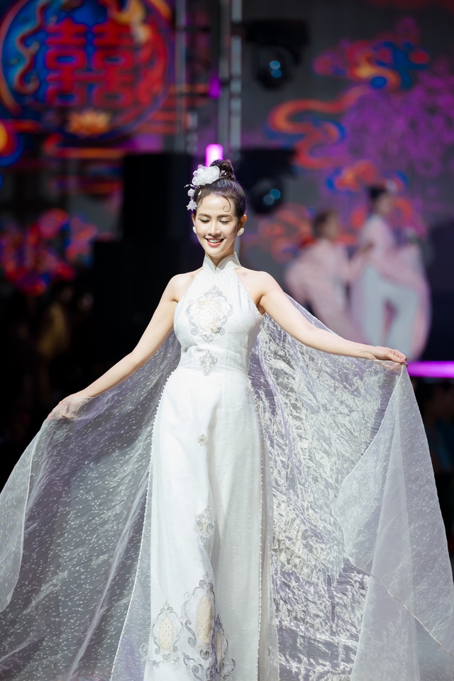 Hoa hậu Phan Thị Mơ đắt show sự kiện, tiết lộ chuyện xây nhà tiền tỷ tặng ba mẹ- Ảnh 3. Hoa hậu Phan Thị Mơ đắt show sự kiện, tiết lộ chuyện xây nhà tiền tỷ tặng ba mẹ- Ảnh 3.