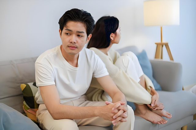 Trong bữa cơm ở nhà ngoại, vợ lên tiếng một câu khiến bố vợ phải quay sang xin lỗi con rể: Cả nhà lặng như tờ- Ảnh 1. Trong bữa cơm ở nhà ngoại, vợ lên tiếng một câu khiến bố vợ phải quay sang xin lỗi con rể: Cả nhà lặng như tờ- Ảnh 1.