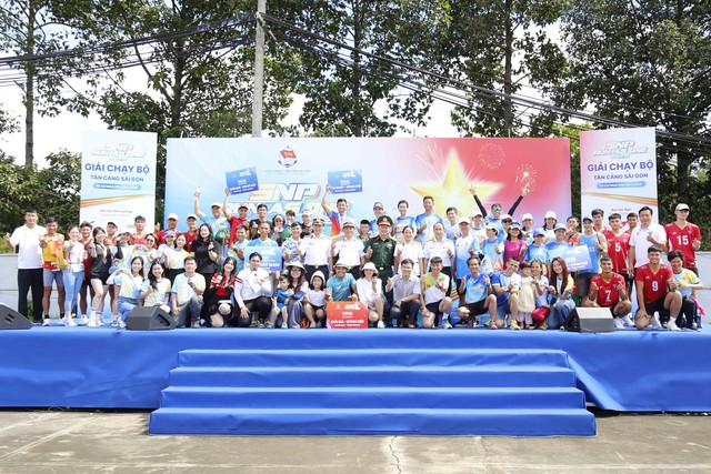 Gần 2.000 vận động viên tham gia giải chạy bộ “SNP Run As One” 2025- Ảnh 8.