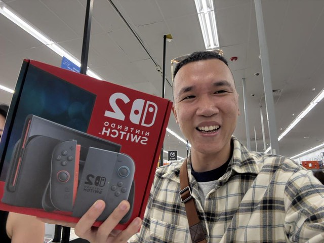 Sức nóng của Switch 2: đoàn người xếp hàng trước Cửa hàng Nintendo ở Mỹ dài tới ngã tư vẫn chưa hết người- Ảnh 5. Sức nóng của Switch 2: đoàn người xếp hàng trước Cửa hàng Nintendo ở Mỹ dài tới ngã tư vẫn chưa hết người- Ảnh 5.