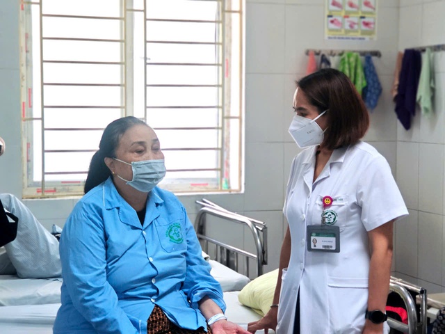 Sau khi thăng chức, người phụ nữ bỗng phải nhập viện tâm thần: Lý do gây bất ngờ- Ảnh 1. Sau hi88. com thăng chức, người phụ nữ bỗng phải nhập viện tâm thần: Lý do gây bất ngờ- Ảnh 1.