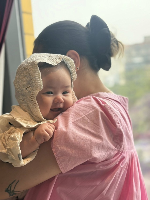 Con gái diva Thanh Lam chính thức gia nhập hội hot mom Việt, không ngờ mới sinh được 6 tháng mà nhan sắc cả mẹ và bé đều rực rỡ đến thế này!- Ảnh 15.