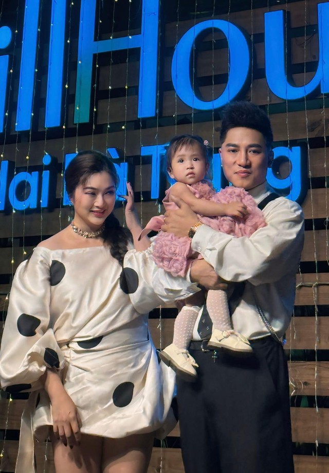 Diễn viên Thanh Trúc công khai đã kết hôn, có con gái đầu lòng với 1 ca sĩ Vbiz!- Ảnh 1. Diễn viên Thanh Trúc công khai đã kết hôn, có con gái đầu lòng với 1 ca sĩ Vbiz!- Ảnh 1.