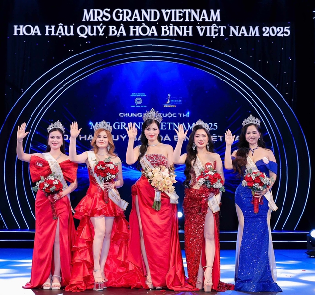 Hoa hậu Nguyễn Thị Thưa và các Á hậu cuộc thi. Ảnh: BTC. Hoa hậu Nguyễn Thị Thưa và các Á hậu cuộc thi. Ảnh: BTC.