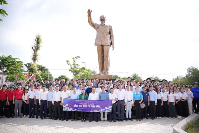 Đại học Quốc gia thành phố Hồ Chí Minh đạt bước đột phá với đảng viên trẻ và học tập theo tư tưởng, đạo đức, phong cách Hồ Chí Minh- Ảnh 3. Đại học Quốc gia thành phố Hồ Chí Minh đạt bước đột phá với đảng viên trẻ và học tập theo tư tưởng, đạo đức, phong cách Hồ Chí Minh- Ảnh 3.