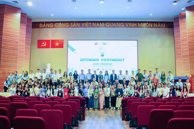 Chương trình quy tụ 76 sinh viên đến từ 24 trường đại học của 8 quốc gia ASEAN. Chương trình quy tụ 76 sinh viên đến từ 24 trường đại học của 8 quốc gia ASEAN.