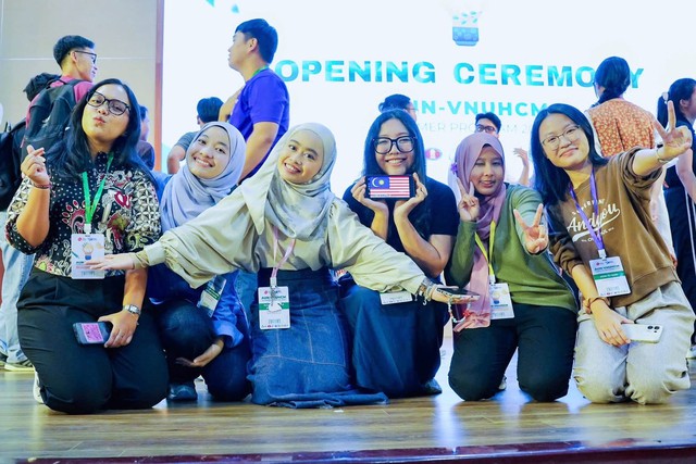 Các sinh viên hào hứng tham gia Trại hè AUN-VNUHCM Summer Program 2025. Các sinh viên hào hứng tham gia Trại hè AUN-VNUHCM Summer Program 2025.