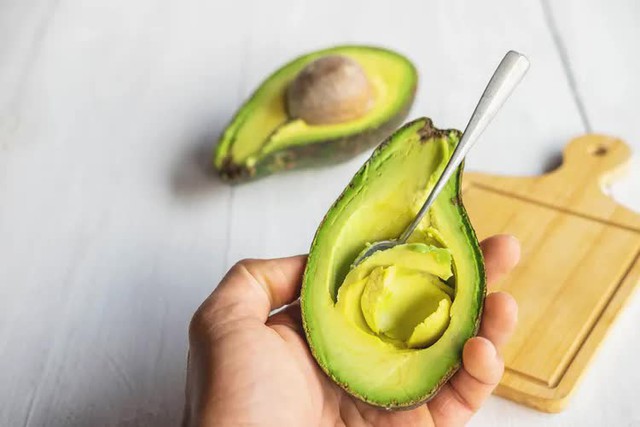 Điều gì xảy ra với cơ thể nếu ăn một quả bơ trước khi đi ngủ: Tôi tưởng mình sẽ tăng cân nhưng sau 7 ngày lại có 5 thay đổi- Ảnh 2. Điều gì xảy ra với cơ thể nếu ăn một quả bơ trước khi đi ngủ: Tôi tưởng mình sẽ tăng cân nhưng sau 7 ngày lại có 5 thay đổi- Ảnh 2.