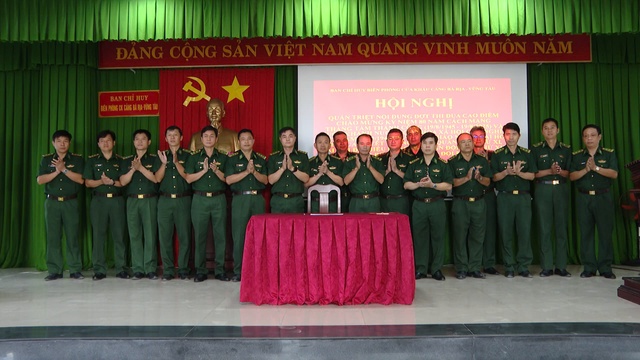 Các đơn vị ký kết giao ước thi đua cao điểm “Phất cao cờ hồng Tháng Tám - Thi đua giành 3 nhất”. Các đơn vị ký kết giao ước thi đua cao điểm “Phất cao cờ hồng Tháng Tám - Thi đua giành 3 nhất”.