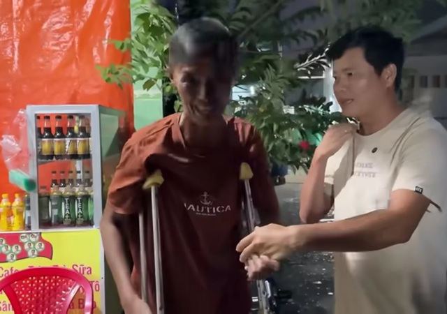 Nghệ sĩ hài được Việt Hương bong da truc tiep xoi lac triệu: Lâm cảnh bần cùng, trắng tay vì bệnh tật- Ảnh 1.