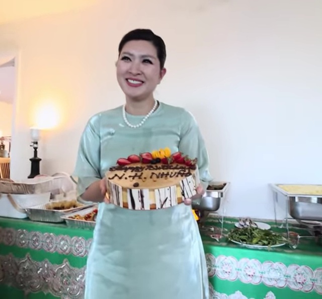 Hồng Nhung mở tiệc đầy tháng con trai trong chùa, để lộ danh tính bố đứa bé- Ảnh 1.