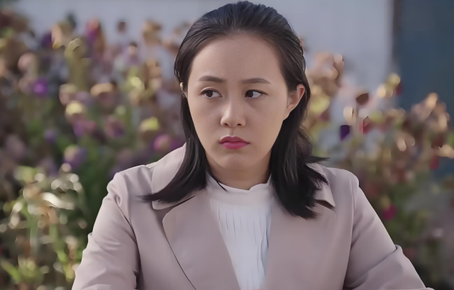 Nhiều đ&ecirc;m t&ocirc;i ngồi trước b&agrave;n thờ chồng, nước mắt lặng lẽ rơi v&igrave; thấy m&igrave;nh thật dễ tin người- Ảnh 1.