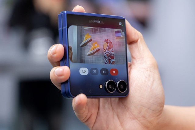 Galaxy Z Flip7: Sức mạnh AI, phong cách gập gọn- Ảnh 4.