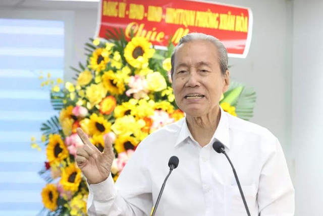 Ông Nguyễn Hữu Châu chia sẻ tại buổi tọa đàm Ông Nguyễn Hữu Châu chia sẻ tại buổi tọa đàm