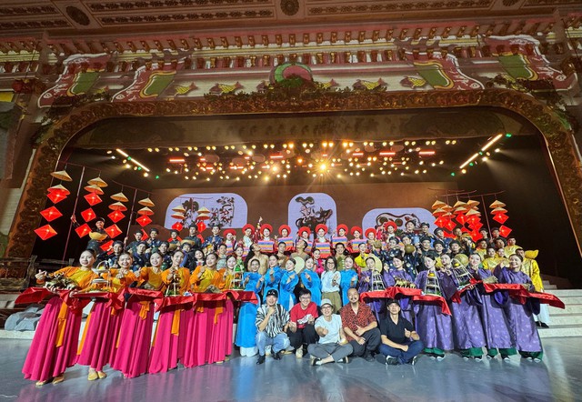"Việt Nam Bách Nghệ" – vở diễn tôn vinh làng nghề truyền thống gây ấn tượng- Ảnh 6. "Việt Nam Bách Nghệ" – vở diễn tôn vinh làng nghề truyền thống gây ấn tượng- Ảnh 6.