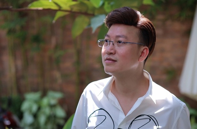 Nam ca sĩ bị giật đứt c&uacute;c &aacute;o, c&agrave;o cấu tới t&iacute;m bầm người- Ảnh 2.