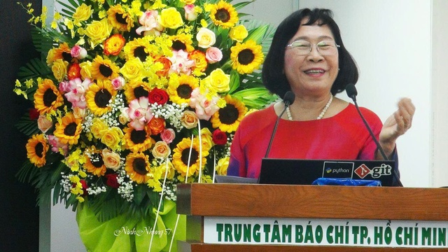 PGS TS. Huỳnh Thị Gấm - Nguyên Trưởng khoa Xây dựng Đảng và Tư tưởng Hồ Chí Minh Học viện Chính trị khu vực II phát biểu tại Tọa đàm. PGS TS. Huỳnh Thị Gấm - Nguyên Trưởng khoa Xây dựng Đảng và Tư tưởng Hồ Chí Minh Học viện Chính trị khu vực II phát biểu tại Tọa đàm.