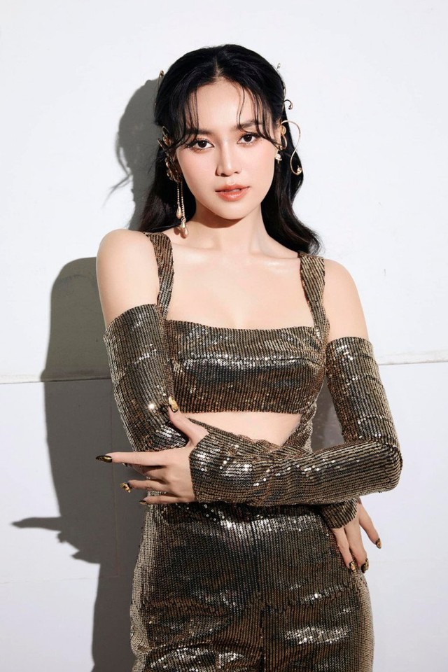 Sao nữ hạng A là "ca lạ" của Vbiz: 13 năm không đóng phim vẫn hot, đàn em chẳng dám "soán ngôi"!- Ảnh 9. hi88 com nữ hạng A là "ca lạ" của Vbiz: 13 năm không đóng phim vẫn hot, đàn em chẳng dám "soán ngôi"!- Ảnh 9.