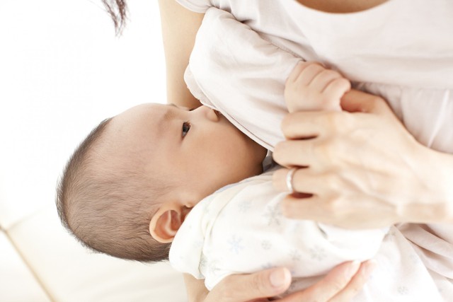 Hot mom Yến Phương và hành trình nuôi con bằng sữa mẹ: Tắc sữa đau phát khóc còn quý tử thì mải ngủ quên cả ăn- Ảnh 6. Hot mom Yến Phương và hành trình nuôi con bằng sữa mẹ: Tắc sữa đau phát khóc còn quý tử thì mải ngủ quên cả ăn- Ảnh 6.