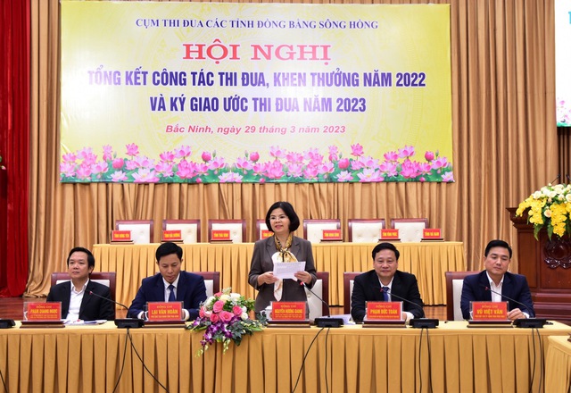 Một số vấn đề đặt ra đối với công tác thi đua, khen thưởng trong cơ quan Nhà nước giai đoạn hiện nay
- Ảnh 7.