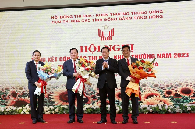 Một số vấn đề đặt ra đối với công tác thi đua, khen thưởng trong cơ quan Nhà nước giai đoạn hiện nay
- Ảnh 5.