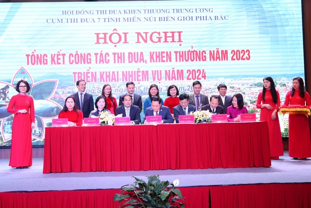 Một số vấn đề đặt ra đối với công tác thi đua, khen thưởng trong cơ quan Nhà nước giai đoạn hiện nay
- Ảnh 4.
