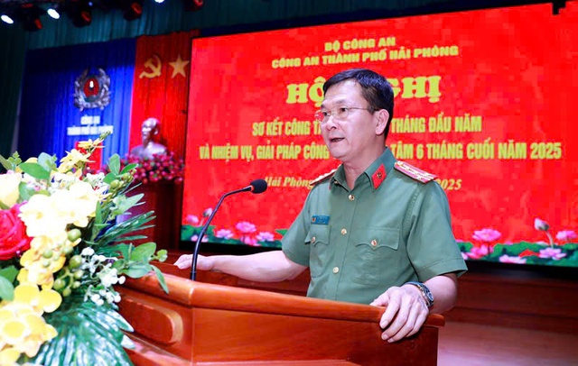 Công an thành phố Hải Phòng sơ kết công tác 6 tháng đầu năm 2025, triển khai nhiệm vụ trọng tâm 6 tháng cuối năm- Ảnh 2. Công an thành phố Hải Phòng sơ kết công tác 6 tháng đầu năm 2025, triển khai nhiệm vụ trọng tâm 6 tháng cuối năm- Ảnh 2.
