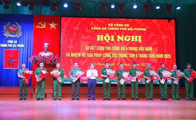 Công an thành phố Hải Phòng sơ kết công tác 6 tháng đầu năm 2025, triển khai nhiệm vụ trọng tâm 6 tháng cuối năm- Ảnh 1. Công an thành phố Hải Phòng sơ kết công tác 6 tháng đầu năm 2025, triển khai nhiệm vụ trọng tâm 6 tháng cuối năm- Ảnh 1.