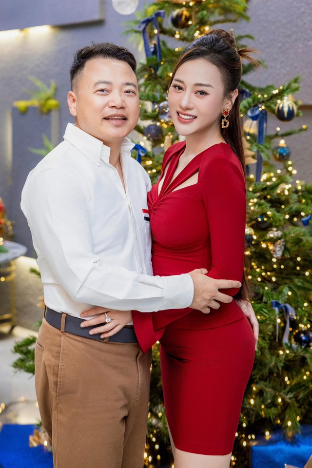 Nữ diễn viên vợ shark Bình bật khóc nức nở: "Tôi muốn có tiền mua sữa cho cha mẹ uống"- Ảnh 2. Nữ diễn viên vợ xem bong da truc tiep nhanh nhat Bình bật khóc nức nở: "Tôi muốn có tiền mua sữa cho cha mẹ uống"- Ảnh 2.