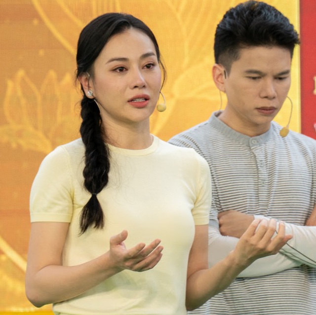 Nữ diễn viên vợ shark Bình bật khóc nức nở: "Tôi muốn có tiền mua sữa cho cha mẹ uống"- Ảnh 1. Nữ diễn viên vợ xem bong da truc tiep nhanh nhat Bình bật khóc nức nở: "Tôi muốn có tiền mua sữa cho cha mẹ uống"- Ảnh 1.