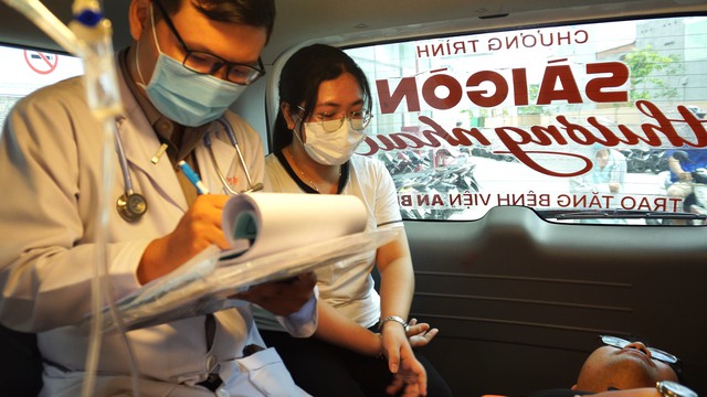Bệnh viện An Bình triển khai loạt dịch vụ tiện ích: Đưa đón người bệnh, Giao thuốc tận nhà, Chăm sóc mẹ và bé tại nhà – Đưa y tế đến gần hơn với cộng đồng- Ảnh 1.