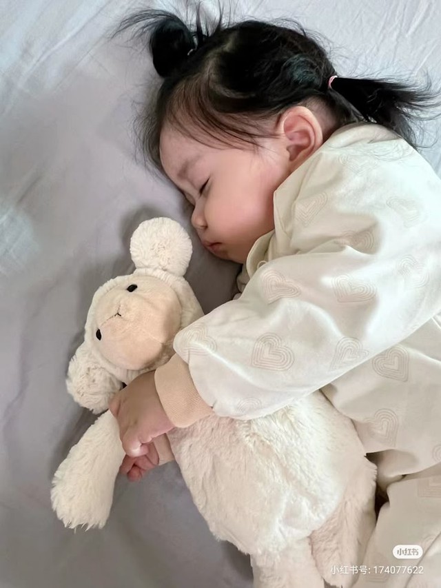 Khủng hoảng giấc ngủ khiến lịch sinh hoạt của con bị xáo trộn: Các mẹ cứ bình tĩnh!- Ảnh 2. Khủng hoảng giấc ngủ khiến lịch sinh hoạt của con bị xáo trộn: Các mẹ cứ bình tĩnh!- Ảnh 2.